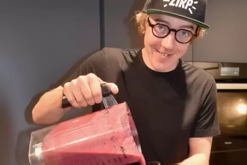Christoph Thomann mixt Leckeres und Nahrhaftes aus Insekten. 