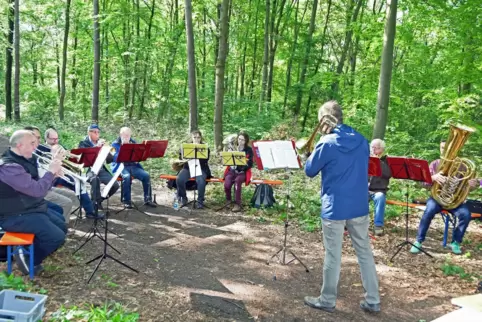 Der Gottesdienst im Mutterstadter Wald wird seit Langem musikalisch von den Posaunenchören aus Mutterstadt und Limburgerhof gest