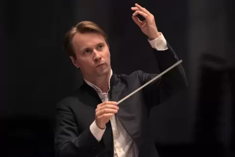 Chefdirigent Pietari Inkinen kann mit seinem Orchester, der DRP, endlich wieder in der Saarbrücker Congresshalle spielen.