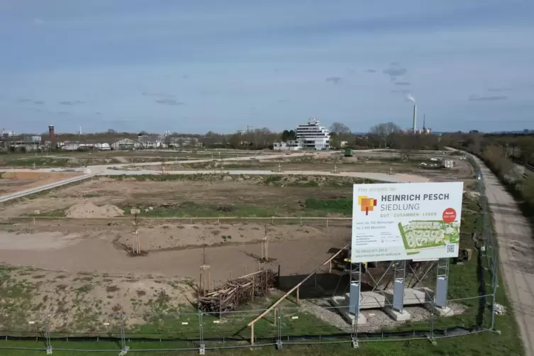 Per Drohne fotografiert: Blick auf das Erschließungsgebiet. Im Hintergrund das Heinrich-Pesch-Haus. 