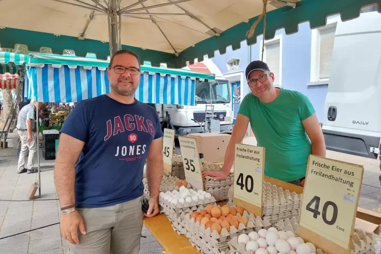 Die „Marktmacher“: Dietmar Keller (links) und Marco Borg kümmern sich um die Organisation der Lauterer Wochenmärkte. Sie finden 