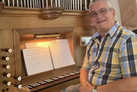 Greift seit 50 Jahren in die Kirchenorgel-Tasten: Peter Haas. 