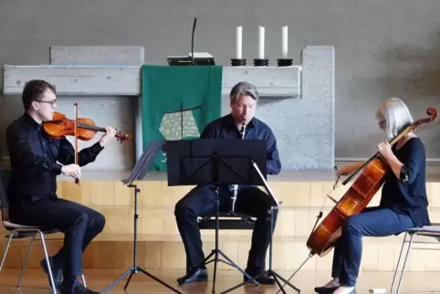  Daniel Fichtner (Violine), Carsten Petry (Klarinette) und Christine Rutz (Violoncello) interpretierten ein Werk des österreichi