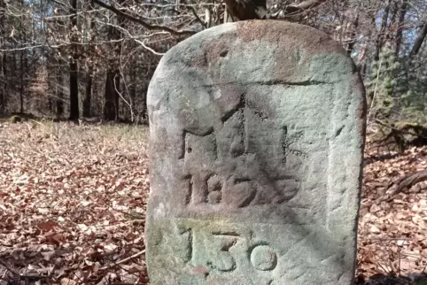 200 Jahre alt: Grenzstein zwischen Maikammer und Kirrweiler.