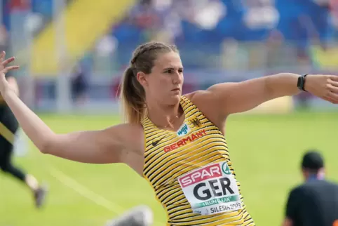 Das Aufwärmen im Silesian-Stadion hat am Sonntag augenscheinlich gut geklappt: Christin Hussong wird bei den Team-Europameisters