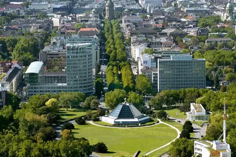 Der Europaplatz gilt als repräsentatives Entree in die Mannheimer City.