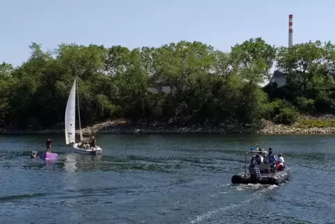 Schauplatz der Übung war der Altrhein zwischen der Friesenheimer Insel und dem Luzenberg.