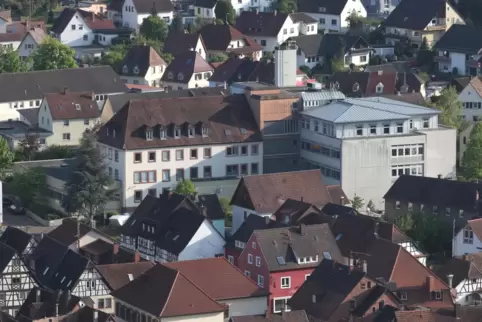 Der Beschluss beinhaltet auch, dass die Liegenschaft in Annweiler an einen Investor verkauft werden soll. 