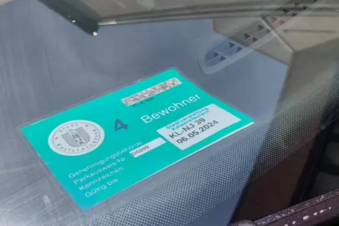 Ein Anwohner-Parkausweis kostet aktuell für zwei Jahre 55 Euro. Zukünftig sollen es je nach Größe des Autos zwischen 300 und 500