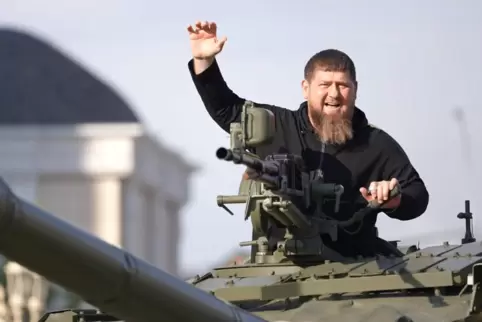 Der Tschetschene Ramsan Kadyrow befehligt seine eigene Truppe, die auch in der Ukraine kämpft. 