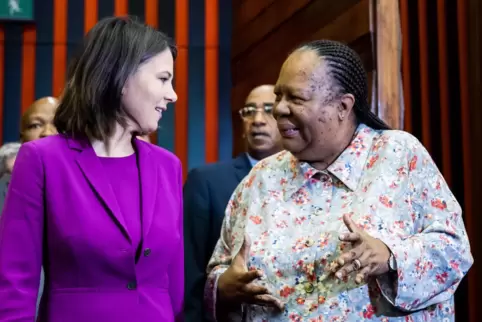 Annalena Baerbock mit ihrer südafrikanischen Amtskollegin Naledi Pandor. 