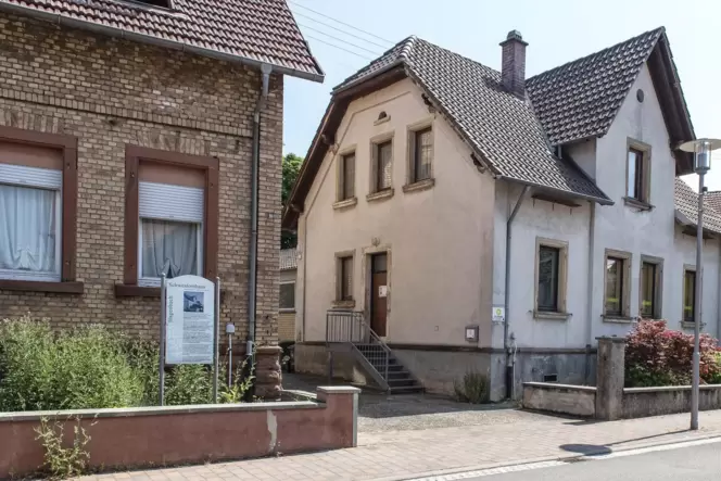 Getrennt verkauft: Das frühere Schwesternhaus (links) gehörte dem Dominikaner-Orden, das frühere Pfarrheim (rechts) – bis vor ku Getrennt verkauft: Das frühere Schwesternhaus (links) gehörte dem Dominikaner-Orden, das frühere Pfarrheim (rechts) – bis vor ku