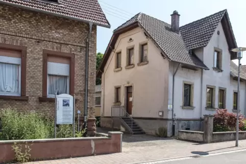 Getrennt verkauft: Das frühere Schwesternhaus (links) gehörte dem Dominikaner-Orden, das frühere Pfarrheim (rechts) – bis vor ku