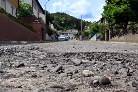 Die Haardter Straße Im Meisental: Sie gehört zu den schlechtesten, hat aber keine hohe Priorität.