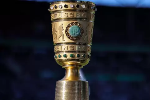 Objekt der Begierde: der DFB-Pokal. 