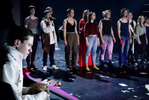 Die Zuschauer bekamen in der „Räuber“-Fassung des Jungen Deutschen Theaters Einblick in die Gefühlslage junger Menschen von heut