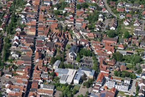 Vor allem dort, wo grün ist, könnten Häuser stehen. Das will nicht jeder. Die Stadt will jetzt fürs Bauen Bedingungen stellen.