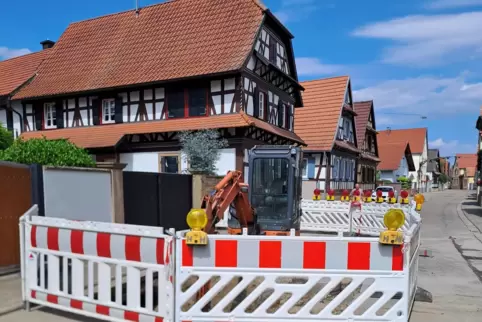 Die Hauptstraße in Freckenfeld ist derzeit gesperrt. 