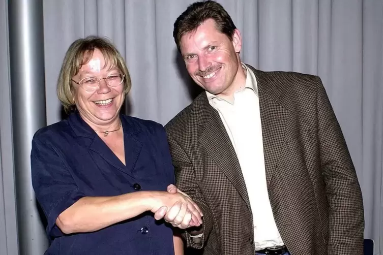 Hannelore Klamm ist als politische Weggef&auml;hrtin geblieben &ndash; der Schnauzer ist Geschichte. 