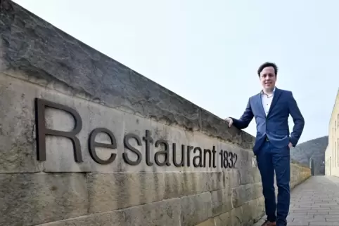 Max Darstein ist seit März 2022 der Restaurantchef im Hambacher Schloss. 
