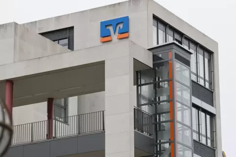 Verbuchte 2022 einen Gewinn von 730.000 Euro: die VR-Bank Südwestpfalz, hier der Sitz in Pirmasens. 