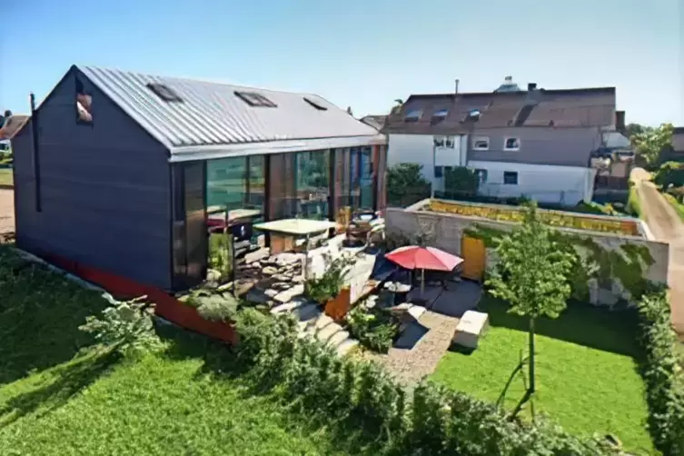 Die S&uuml;dansicht mit dem insektenfreundliceh Garten. 