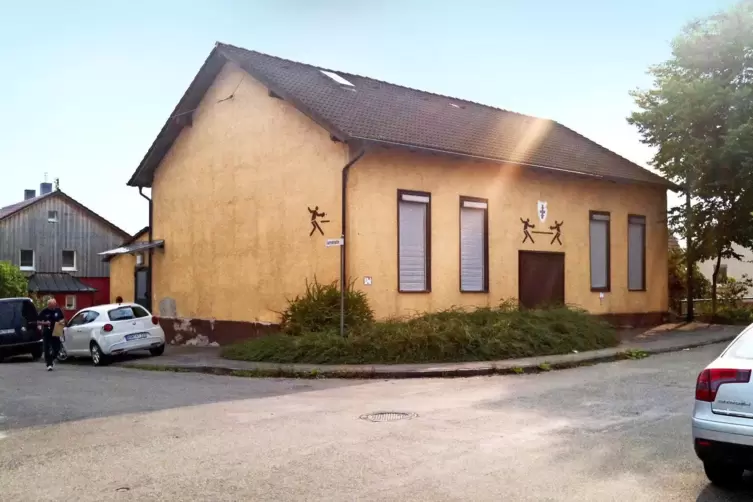 So sah die Turnhalle vor dem Umbau von au&szlig;en aus. 