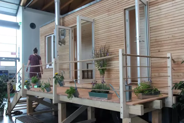 Das Mini-Haus der Philippsburger Firma besticht durch eine „konsequent ökologische“ Bauweise. Noch bis Sonntag kann es auf der M