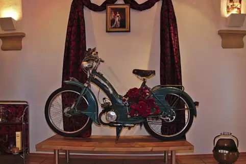 Moped vom Typ Vicky des Herstellers Victoria (Nürnberg): Das Porträt zeigt die britische Königin Victoria.