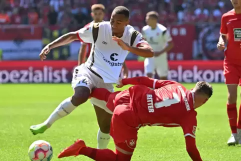2:1 gewann der FCK vergangene Saison zu Hause gegen den FC St. Pauli. Folgt zum Auftakt in die neue Saison wieder ein Sieg? 