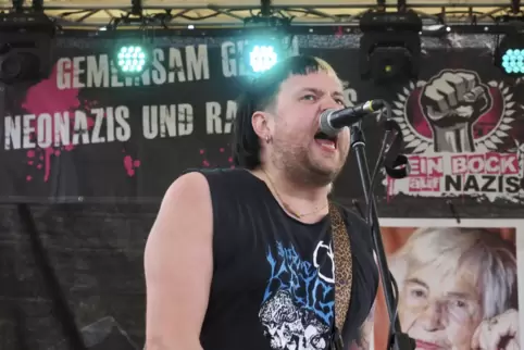 Die Band Loser Youth trat beim Festival „Kein Bock auf Nazis“ mit kurzen Punksongs an.