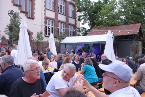 Der rote Platz in Kirchheim ist am Samstagabend voll gewesen.