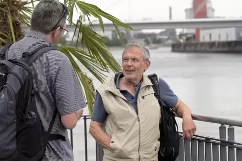 Jürgen Brom im Gespräch mit Volker Endres (links).
