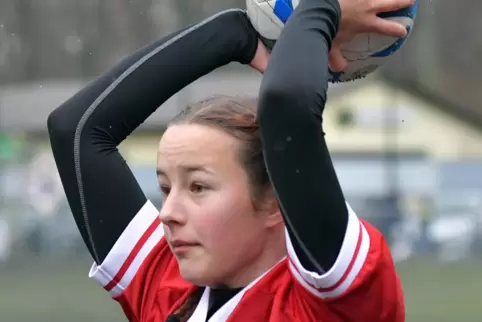 Lea Gruber, hier 2021 im Trikot der JSG Haßloch, wechselt zum Karlsruher SC.