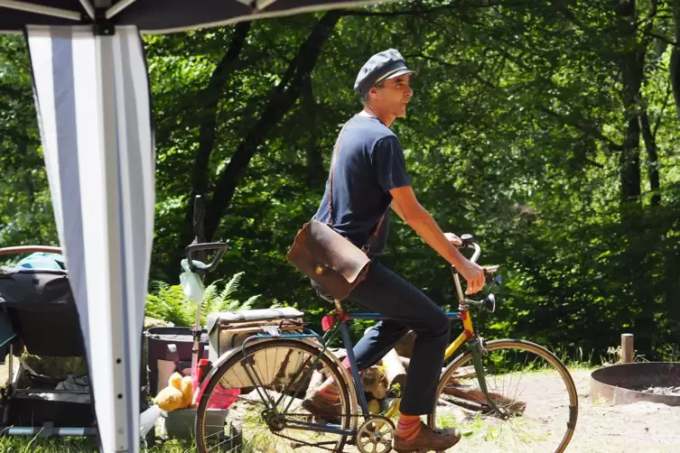 Der franz&ouml;sische Briefbote kam mit dem Fahrrad. 