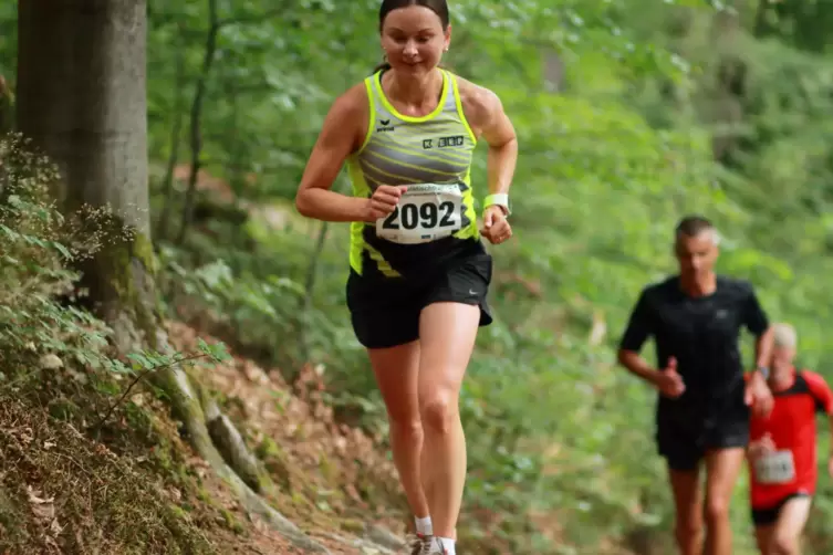 Anna Kirsc von der TSG Eisenberg war die überragende Damensiegerin beim 19 Kilometer langen Teufelstisch-Trail in Hinterweidenth