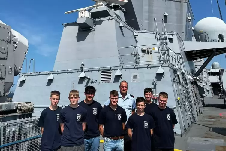 Die Jugendfeuerwehr aus Dörnbach hat die Deutsche Marine in Kiel besucht.