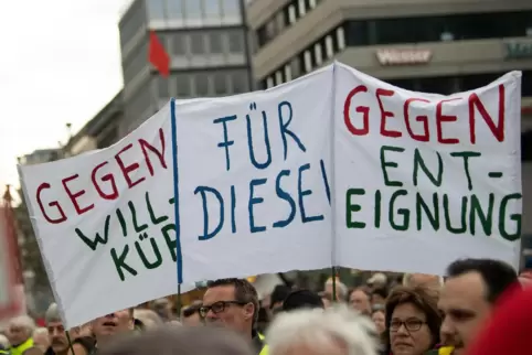 Auch als es um Fahrverbote für ältere Diesel ging, kam es in Deutschland zu Protesten – so wie hier 2019 in Stuttgart. 