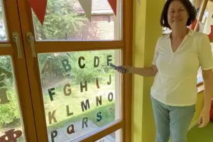 E wie engagiert: Beate Wuttke hat sich viele Jahre lang um die sprachliche und digitale Bildung an der Kita Sonnenblume in Semba