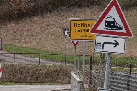 Die Bahnübergänge in Roßbach waren im vergangenen Jahr gesperrt. 