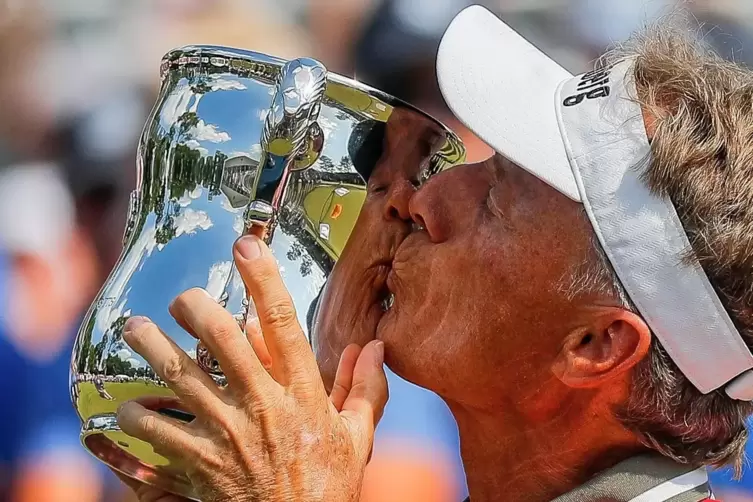 Noch einen Pott: Bernhard Langer hat einmal mehr die US Senior Open gewonnen. 
