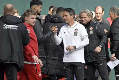 Trainer Dirk Schuster bekräftigt nochmals den Wunsch nach einem defensiven Mittelfeldspieler. 