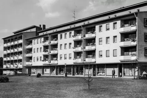 Der Neubau Auf dem Seß sicherte ab 1961 erstmals wieder Wohnraum für Einheimische. Das Foto zeigt eine Aufnahme der Bau AG aus d