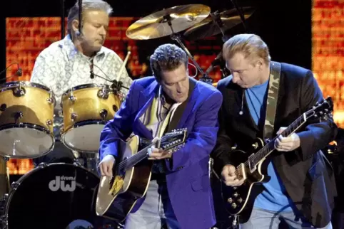 Die Band „The Ealges“ noch mit ihrem verstorbenen Frontmann Glenn Frey (links), Joe Walsh (rechts) und Schlagzeuger Don Henley (