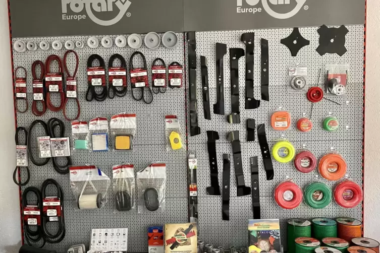 6300 unterschiedliche Rotary-Artikel werden aus der europ&auml;ischen Zentrale in Hornbach verkauft und versandt. Darunter Schneidmes