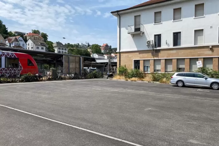 Standort der Abstellanlage f&uuml;r Fahrr&auml;der: die Fl&auml;che direkt hinter der Bundespolizei. 
