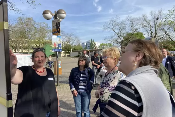 Anwohner konnten sich im Frühjahr über verschiedene Varianten der Bebauung informieren und ihren Favoriten benennen. Hier ein Bi Anwohner konnten sich im Frühjahr über verschiedene Varianten der Bebauung informieren und ihren Favoriten benennen. Hier ein Bi