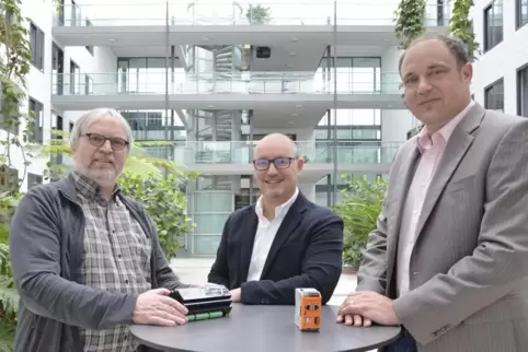 Wendeware-Vorstand Jochen Marwede, der ITWM-Verwaltungsleiter Markus Pfeffer und Teamleiter „Performance Engineering“ Daniel Grü
