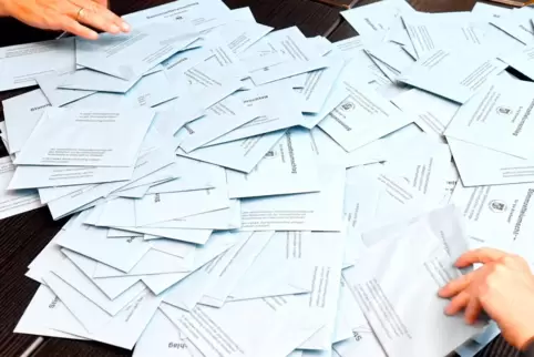 Bei der Kommunalwahl wird alles komplizierter, weil das Verfahren das Verteilen von Personenstimmen über Listen hinweg ermöglich