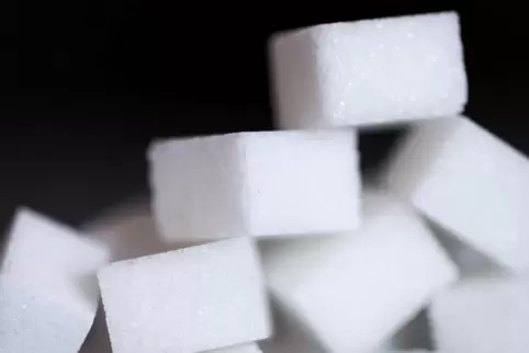 Zucker statt Kraftstoff: Ein Dieseldieb begnügte sich nicht nur mit dem Abzapfen des Sprits, sondern füllt noch Zucker in den Ta